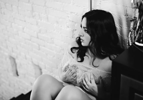 Overcoming Negative Body Image Through Boudoir Photography: Empowerment and Self-Love